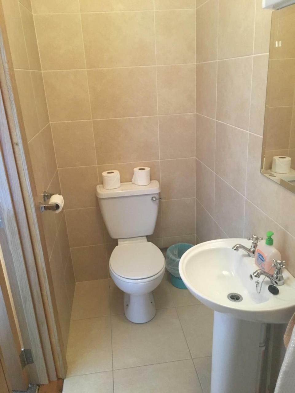 Dalys Accommodation Килкени Екстериор снимка